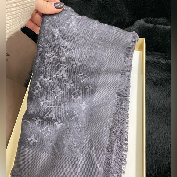 Valentino shine shawl - Picture 4 of 7